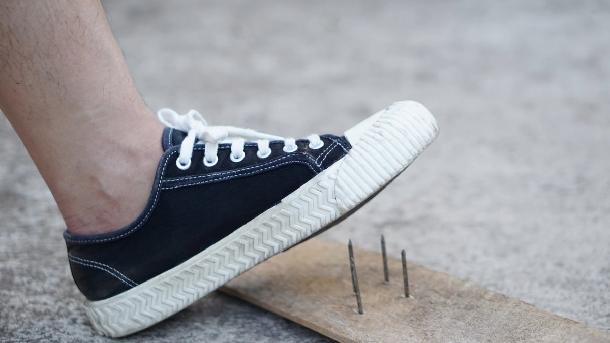 Men's Safety Trainers: Protecting Feet in Style and Comfort