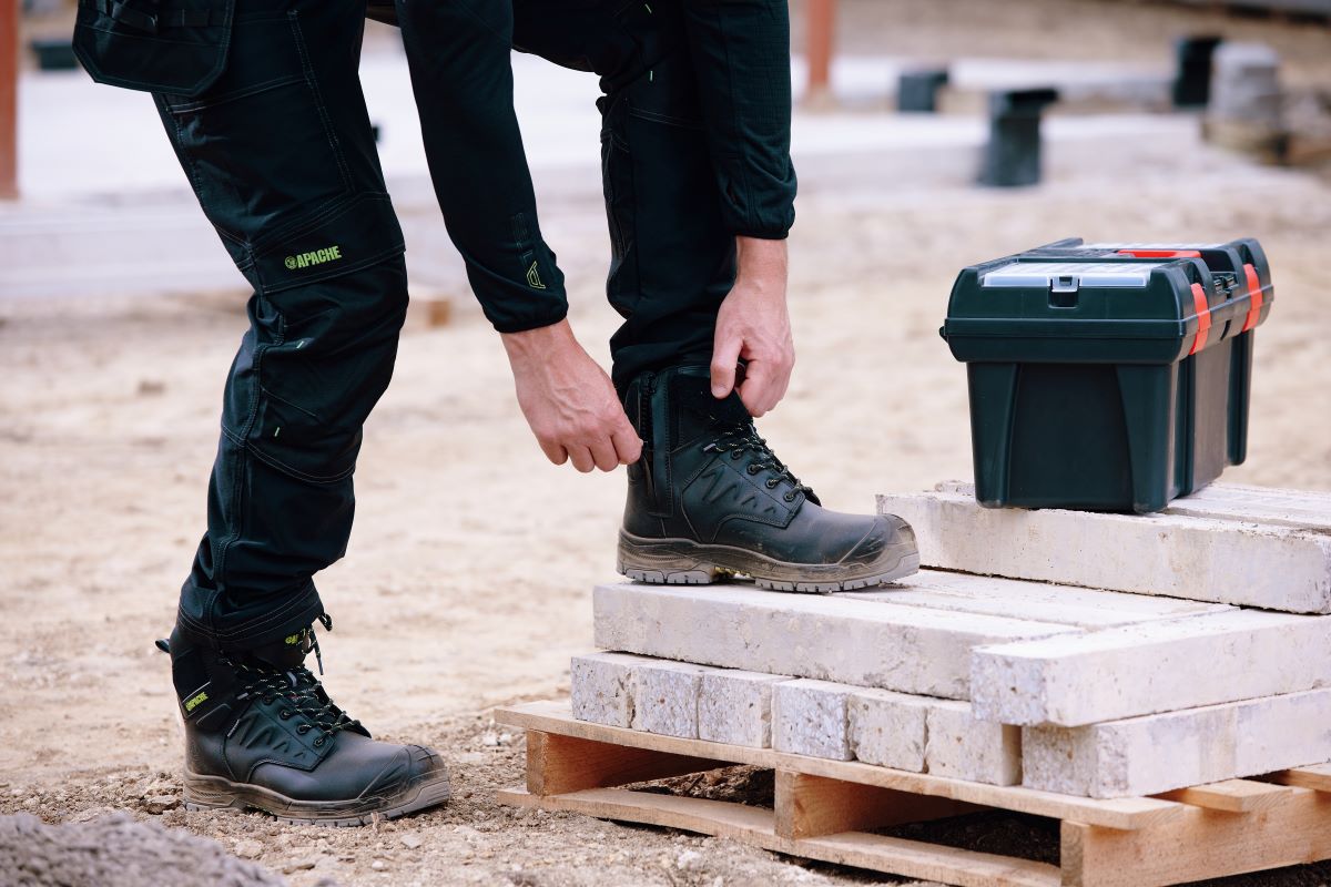 Apache Chilliwack S7 Wide-Fit Waterproof Safety Boot