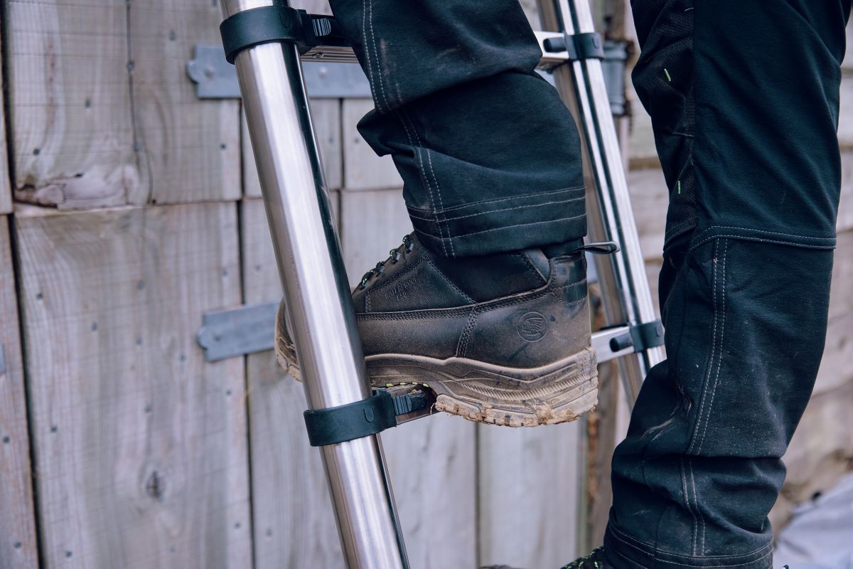 Apache Cranbrook S7 Wide-Fit Waterproof ESD Safety Boot